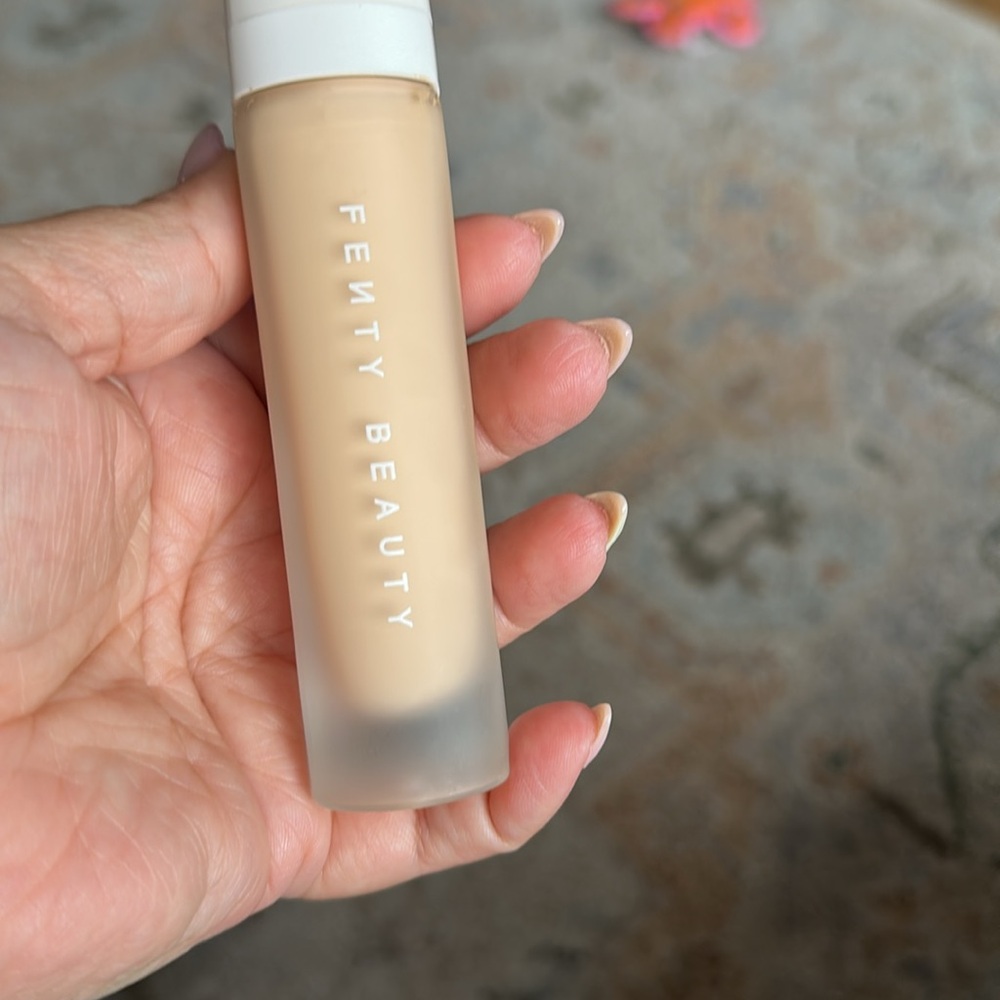 PRO FILT'R SOFT MATTE LONGWEAR FOUNDATION - Picture 2 of 3